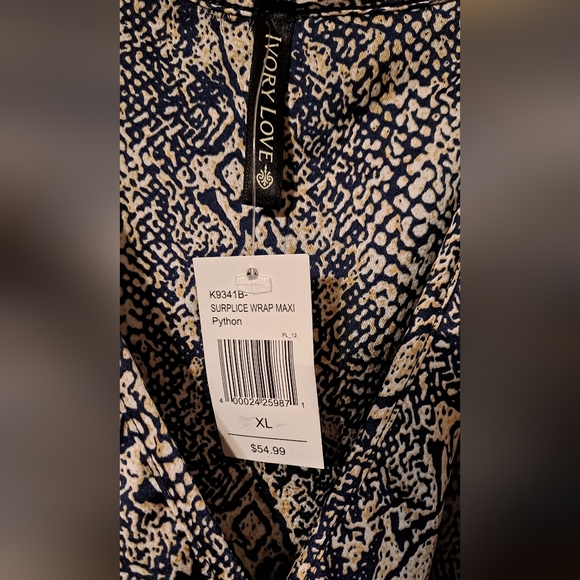 Women's Maxi Wrap Dress - Picture 2 of 4